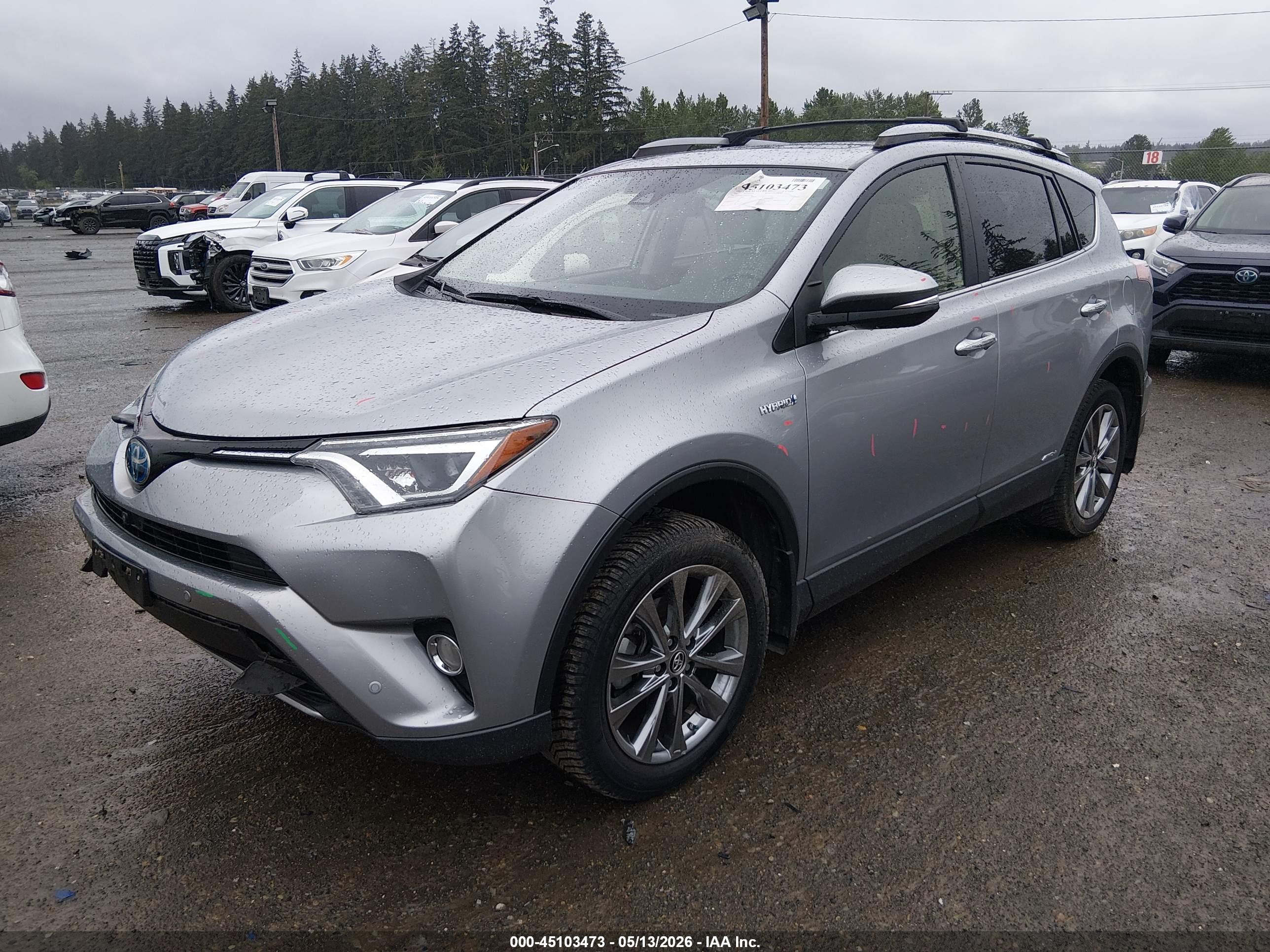 2018 TOYOTA RAV 4 — VIN JTMDJREV6JD155377 — photo 2